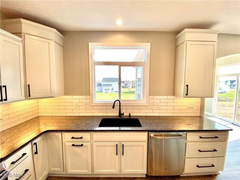 2273 Ledgestone Drive NW, Uniontown, OH 44685 Photo 4