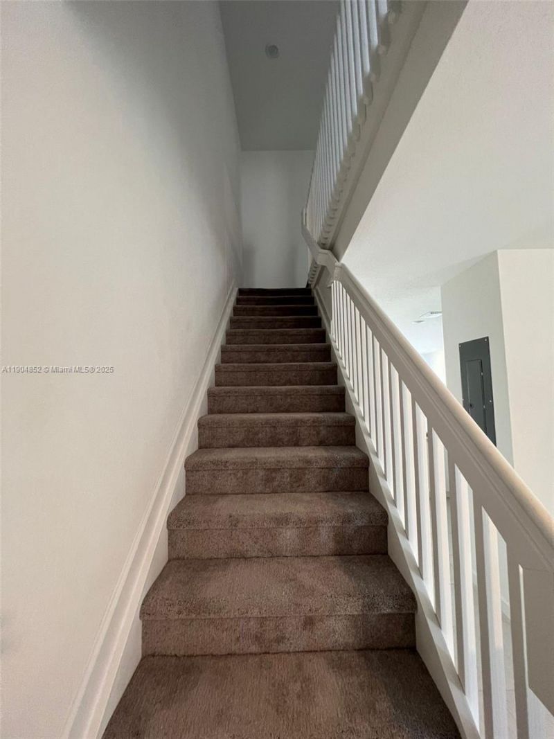 875 NE 211th St, Miami, FL 33179 Photo