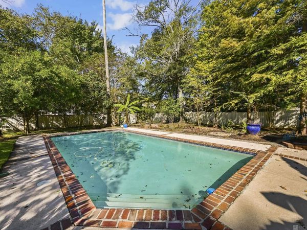 5638 Riverbend Blvd, Baton Rouge, LA 70820