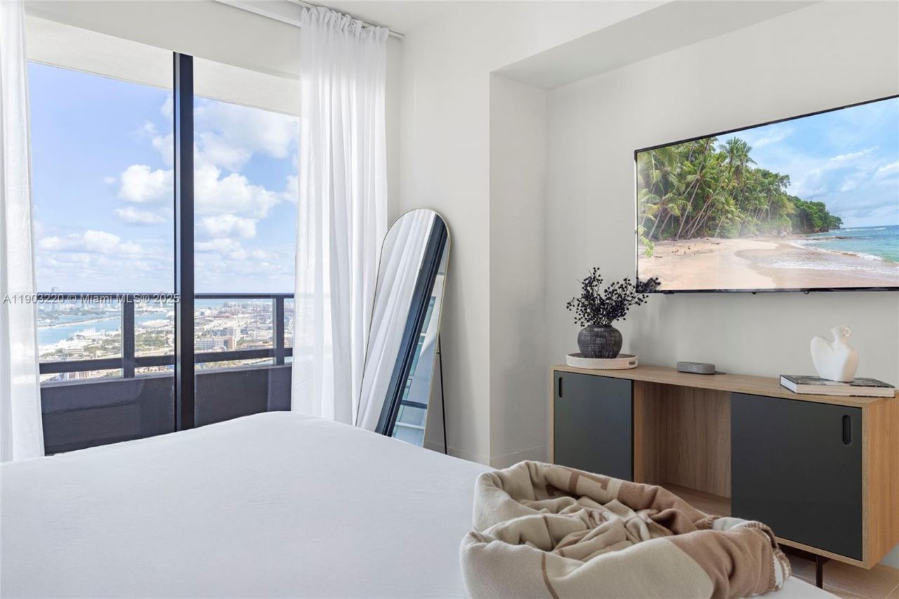 159 NE 6th St, Unit 3615, Miami, FL 33132 Photo