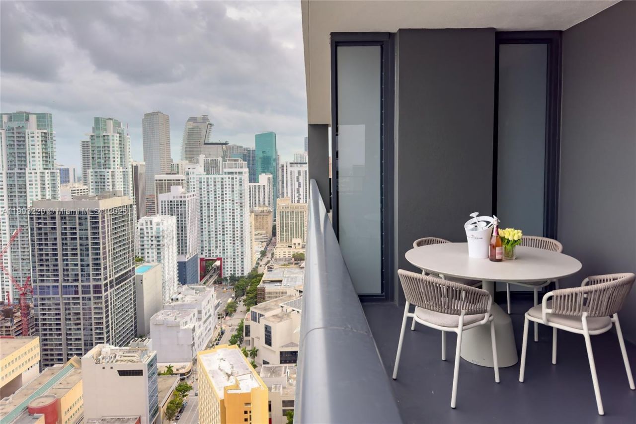 159 NE 6th St, Unit 3615, Miami, FL 33132 Photo