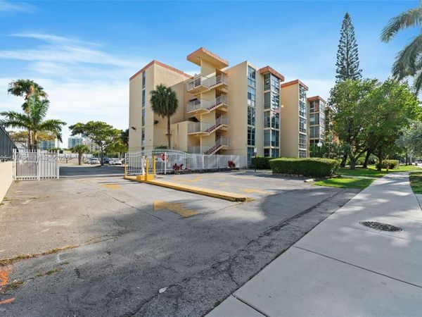 200 172nd St, Unit 108, Sunny Isles Beach, FL 33160