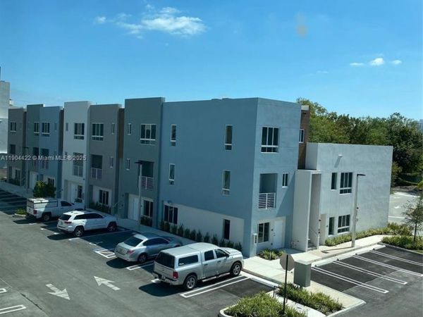 2561 NE 193rd St, Unit 1206, Miami, FL 33180