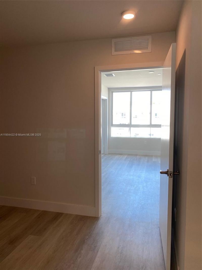 2561 NE 193rd St, Unit 1206, Miami, FL 33180 Photo