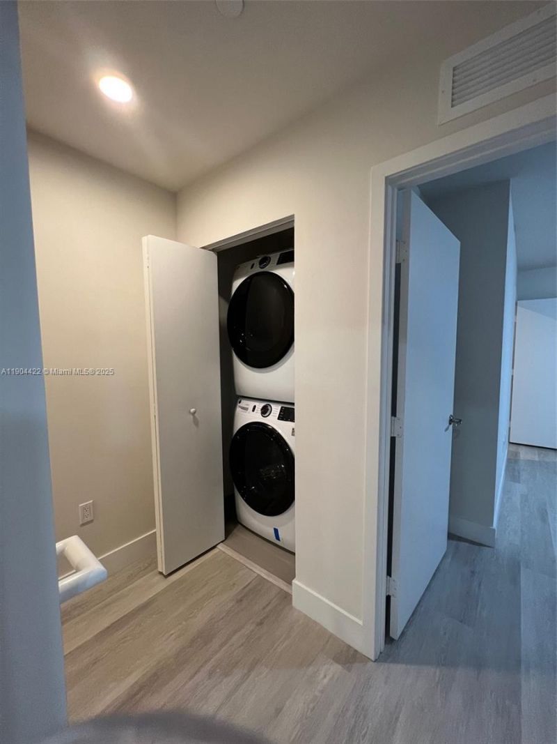 2561 NE 193rd St, Unit 1206, Miami, FL 33180 Photo