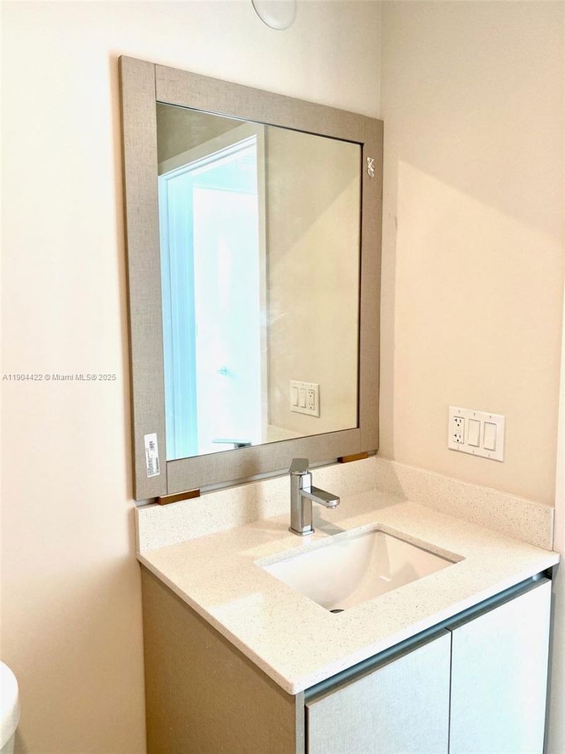 2561 NE 193rd St, Unit 1206, Miami, FL 33180 Photo