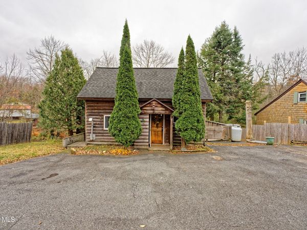 9 Kilmer Roadway, Middle Grove, NY 12850