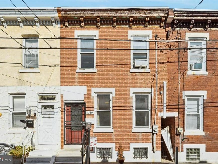 1039 W Russell Street, Philadelphia, PA 19140 Main Photo