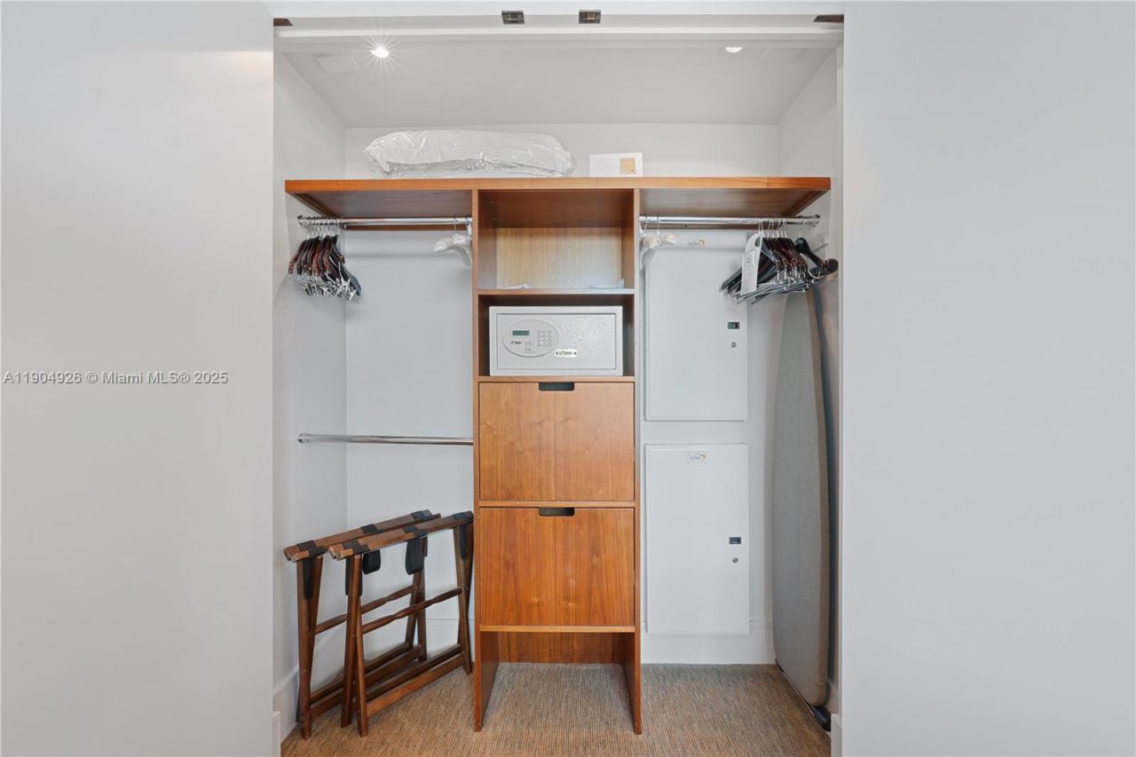 6801 Collins Ave, Unit 517, Miami Beach, FL 33141 Photo