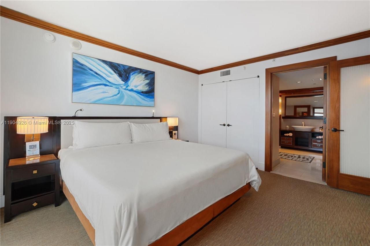 6801 Collins Ave, Unit 517, Miami Beach, FL 33141 Photo