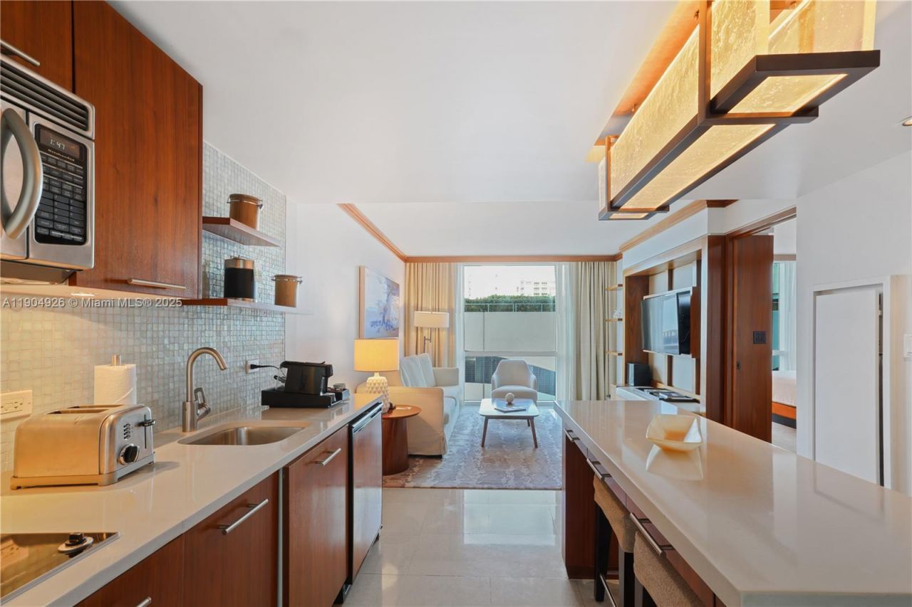 6801 Collins Ave, Unit 517, Miami Beach, FL 33141 Photo