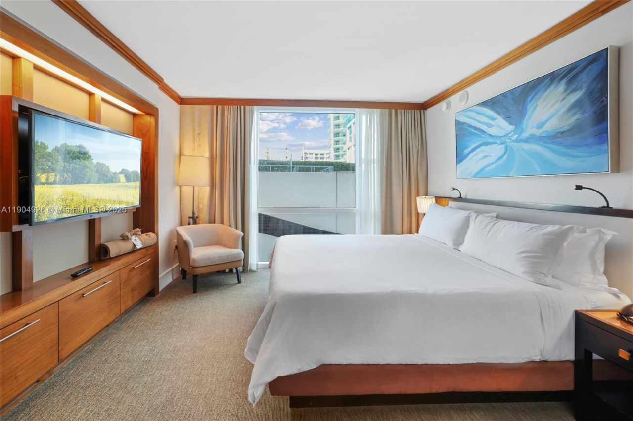 6801 Collins Ave, Unit 517, Miami Beach, FL 33141 Photo