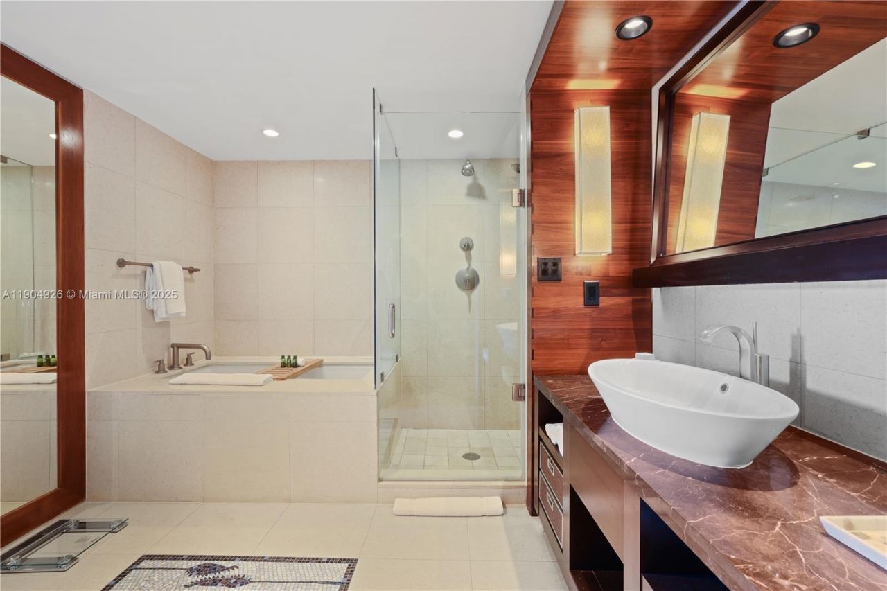 6801 Collins Ave, Unit 517, Miami Beach, FL 33141 Photo