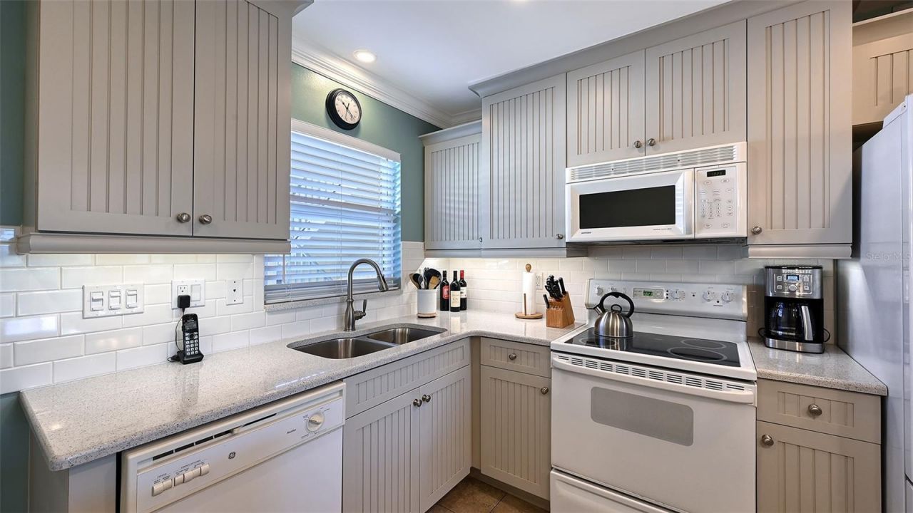 925 Beach Road, Unit 311, Sarasota, FL 34242 Photo