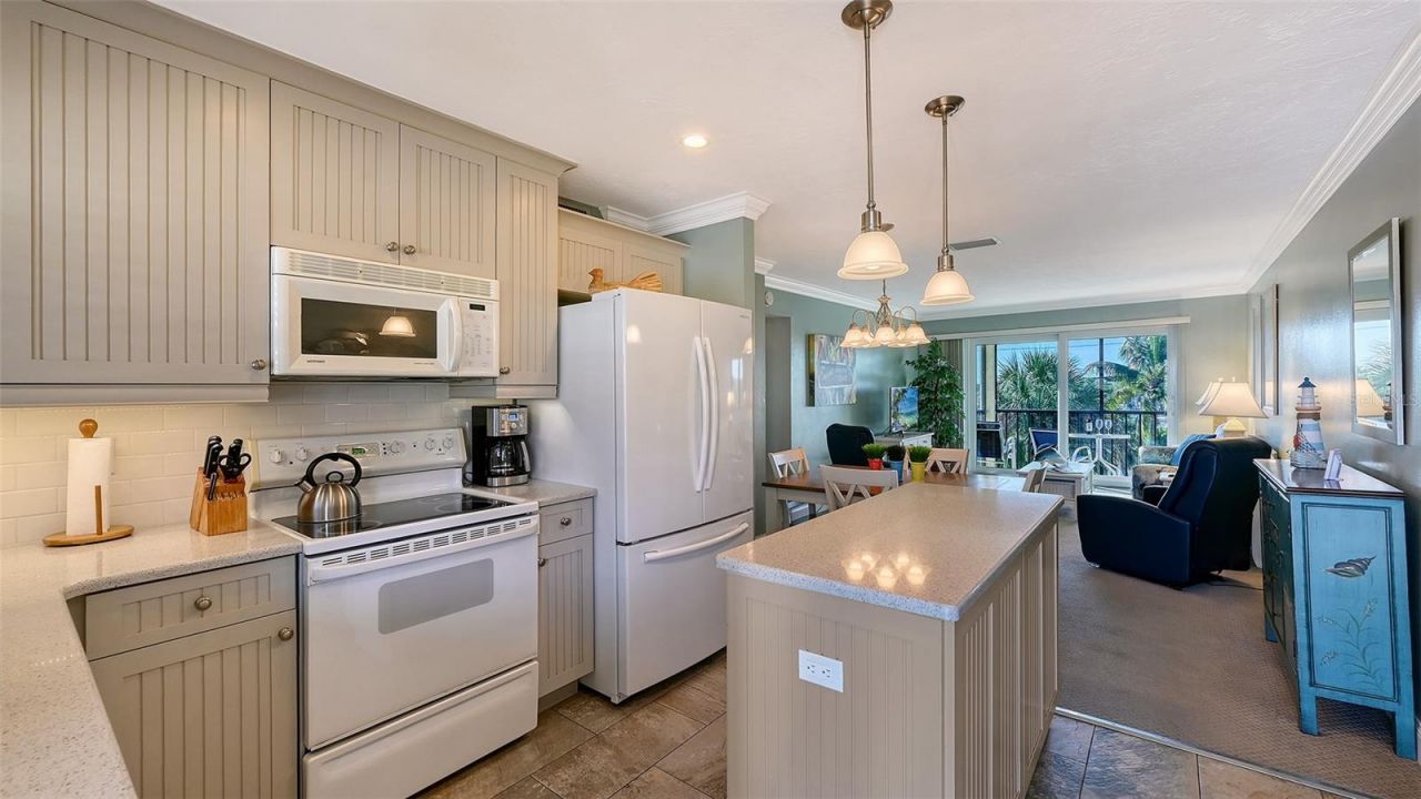 925 Beach Road, Unit 311, Sarasota, FL 34242 Photo