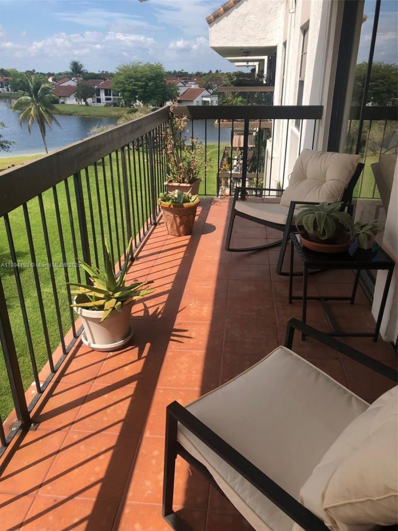 1350 SW 122nd Ave, Unit 423, Miami, FL 33184 Photo