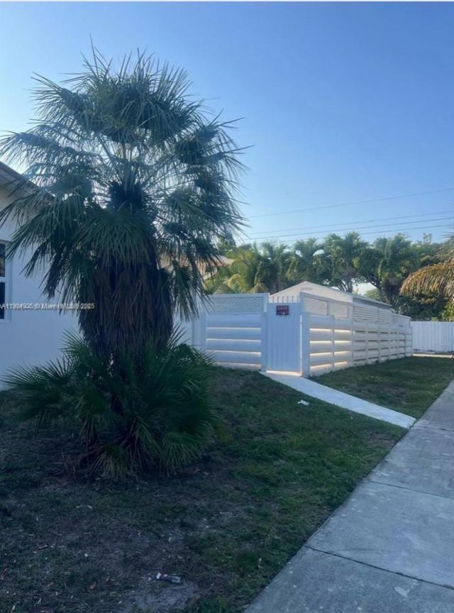5001 Madison St, Hollywood, FL 33021 Photo