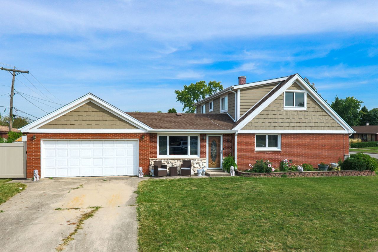 9236 Pembroke Lane, Bridgeview, IL 60455 Main Photo