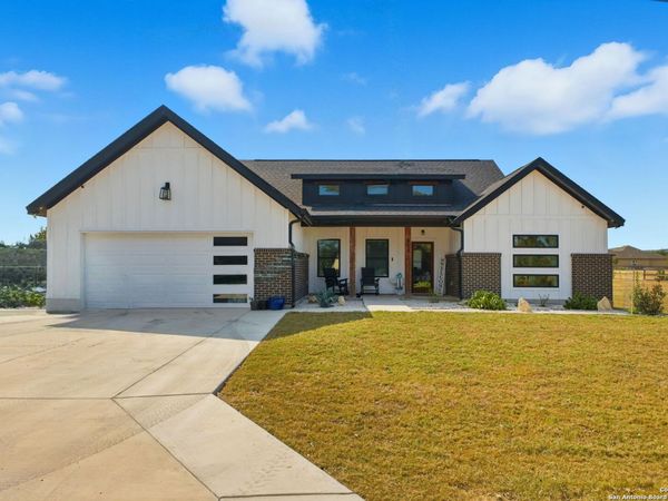 418 Tawny Oak, Bandera, TX 78003