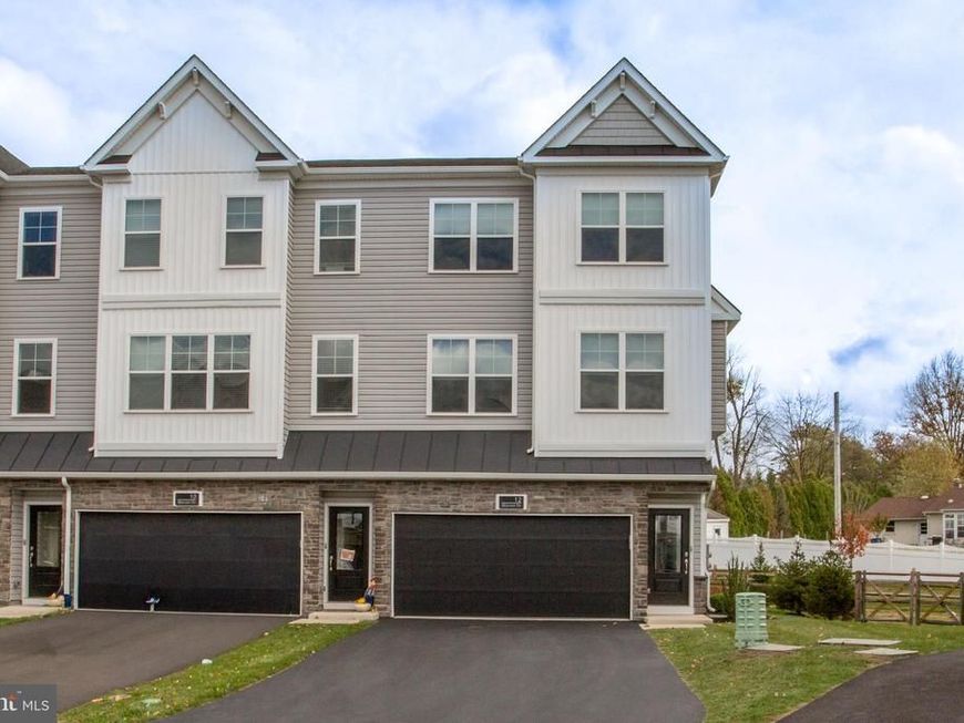 12 Warren Drive, Chalfont, PA 18914 Main Photo