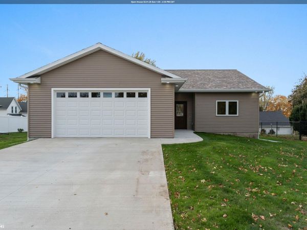 206 1st Avenue N, State Center, IA 50247