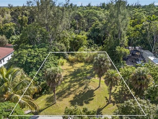 2650 Holly AVE, NAPLES, FL 34112