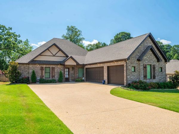 301 Arlington Park Drive, Hot Springs, AR 71901