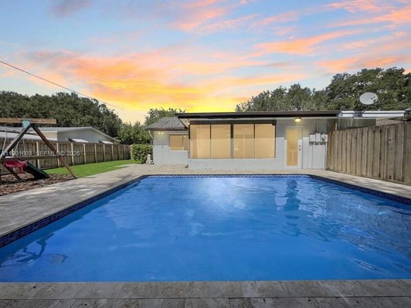 9424 SW 52nd St, Cooper City, FL 33328