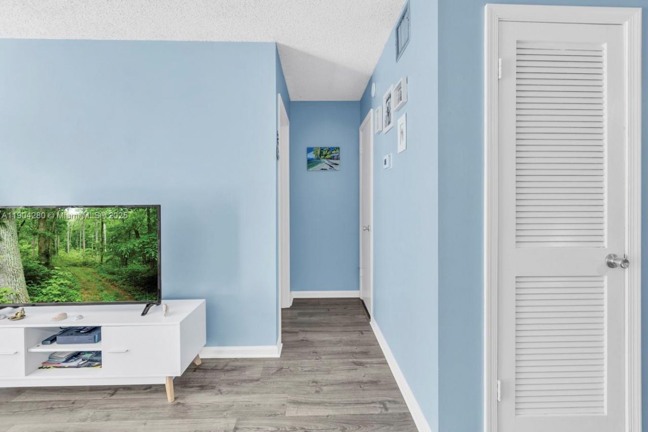 6207 Bay Club Dr, Unit 3, Fort Lauderdale, FL 33308 Photo