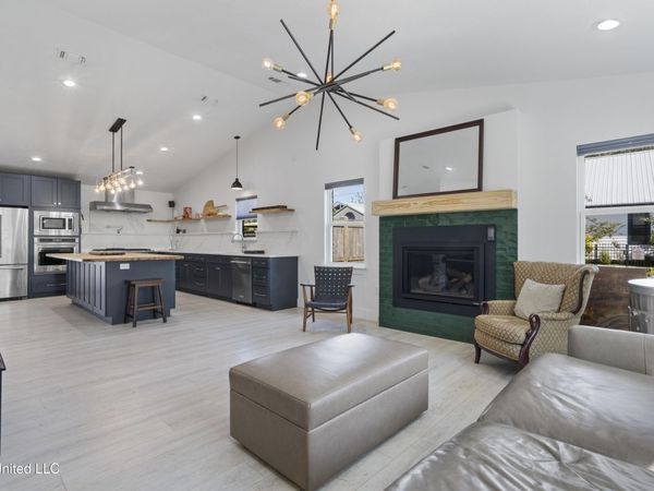 1211 Bowen Avenue, Ocean Springs, MS 39564