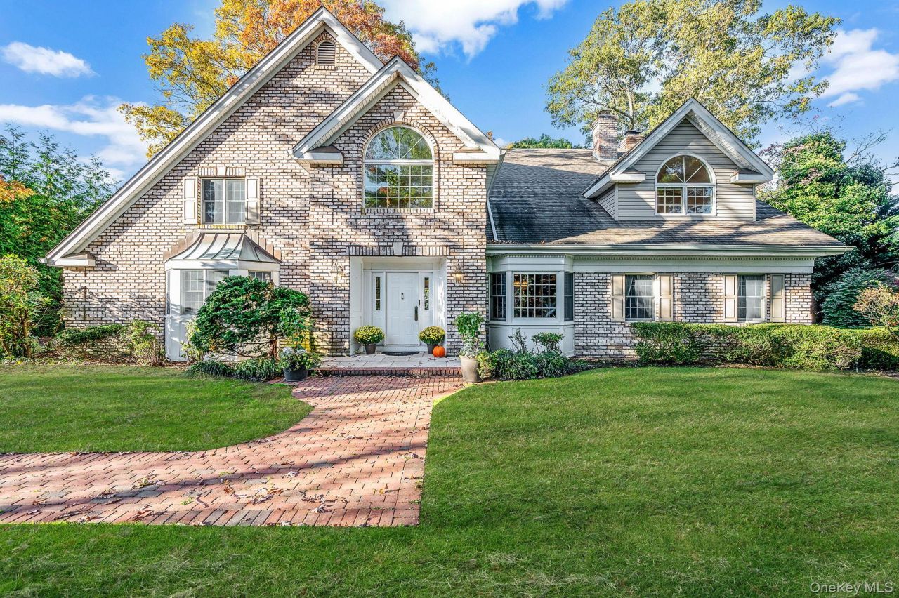 15 Riviera Court, Great River, NY 11739 Main Photo