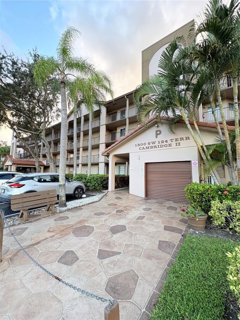 1300 SW 124th Ter, Unit 304P, Pembroke Pines, FL 33027 Photo