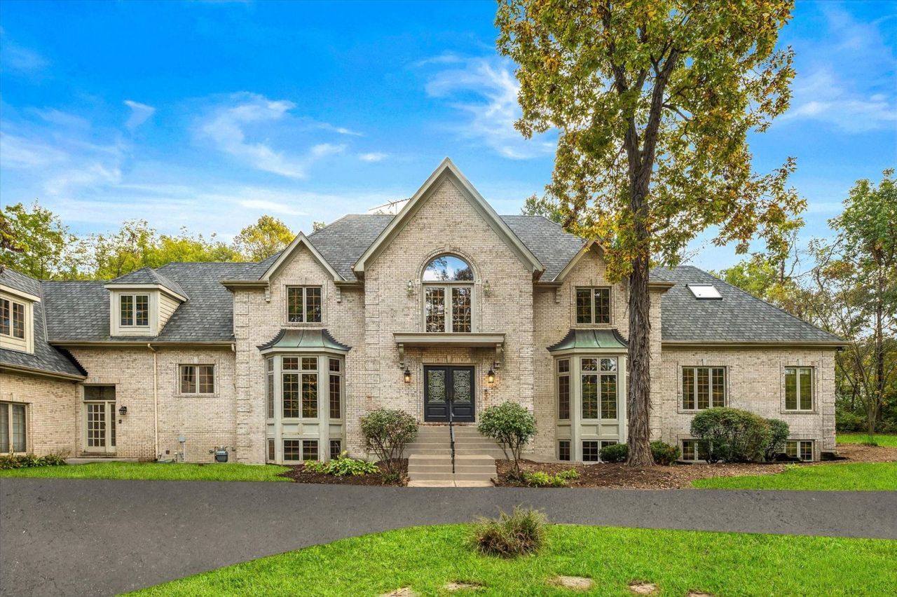 5n847 Surrey Road, Wayne, IL 60184 Main Photo