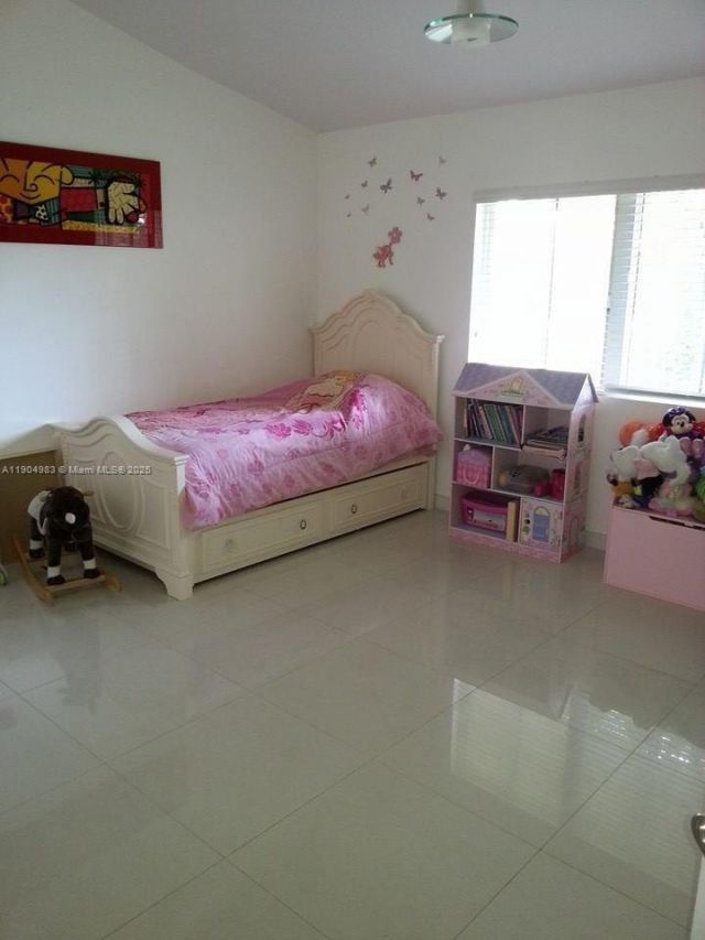 546 NE 199th Ln, Unit 4W, Miami, FL 33179 Photo