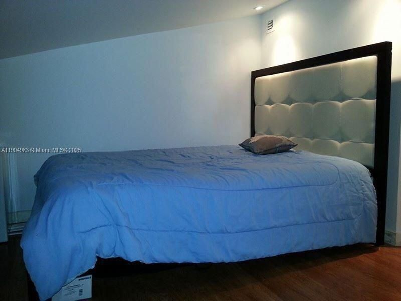 546 NE 199th Ln, Unit 4W, Miami, FL 33179 Photo