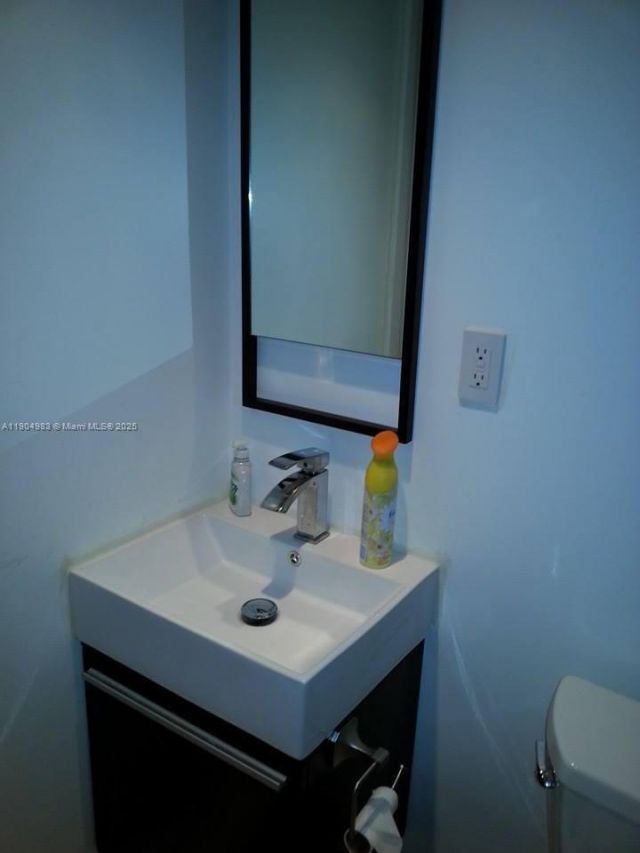 546 NE 199th Ln, Unit 4W, Miami, FL 33179 Photo