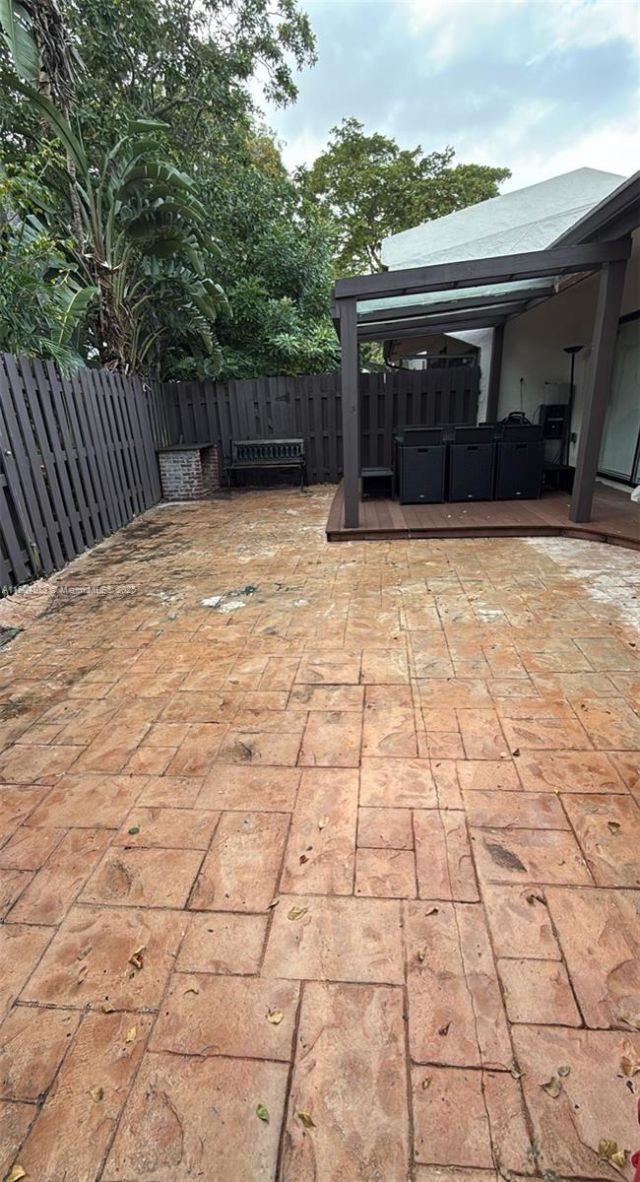 546 NE 199th Ln, Unit 4W, Miami, FL 33179 Photo