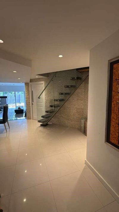 546 NE 199th Ln, Unit 4W, Miami, FL 33179 Photo