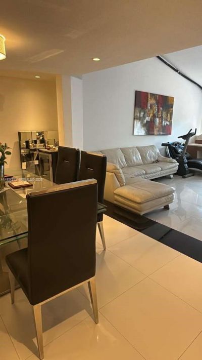 546 NE 199th Ln, Unit 4W, Miami, FL 33179 Photo