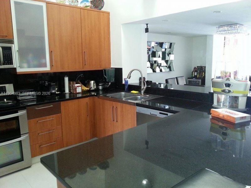 546 NE 199th Ln, Unit 4W, Miami, FL 33179 Photo