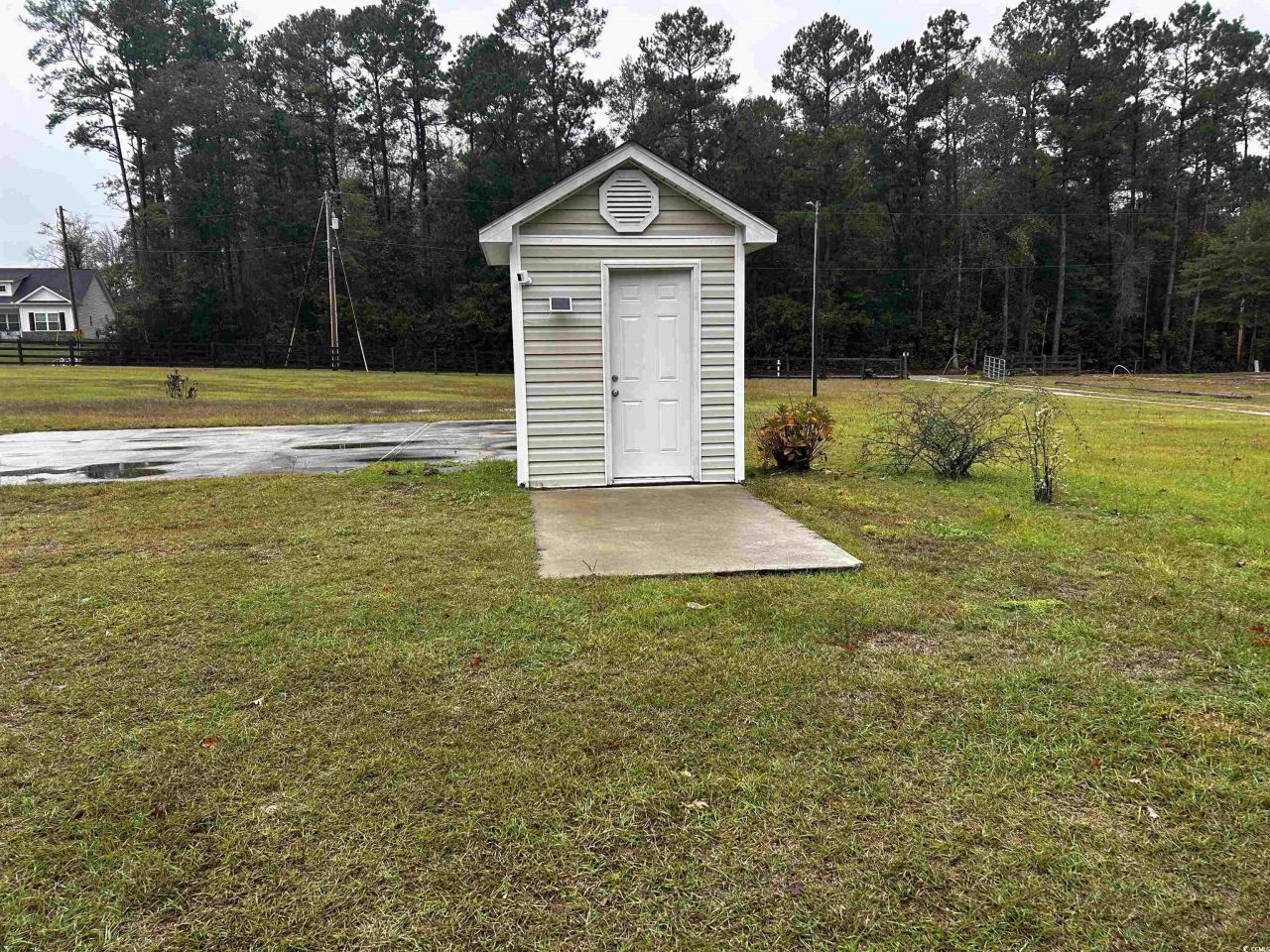 255 Ole Maple St. Photo 5