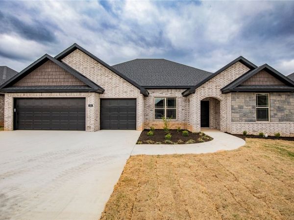 304 Doral Drive, Cave Springs, AR 72718