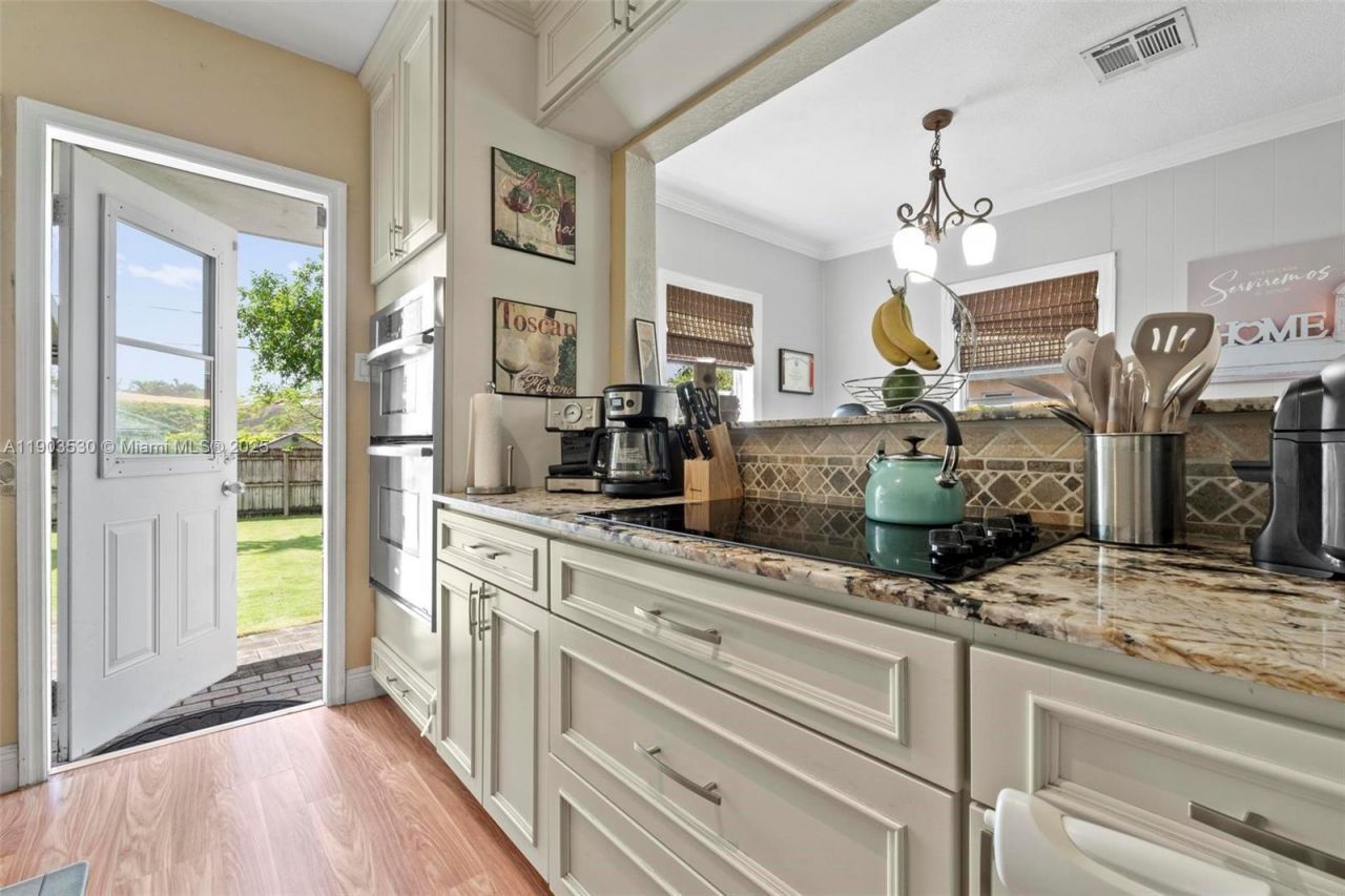 52 Flagler Dr, Miami Springs, FL 33166 Photo