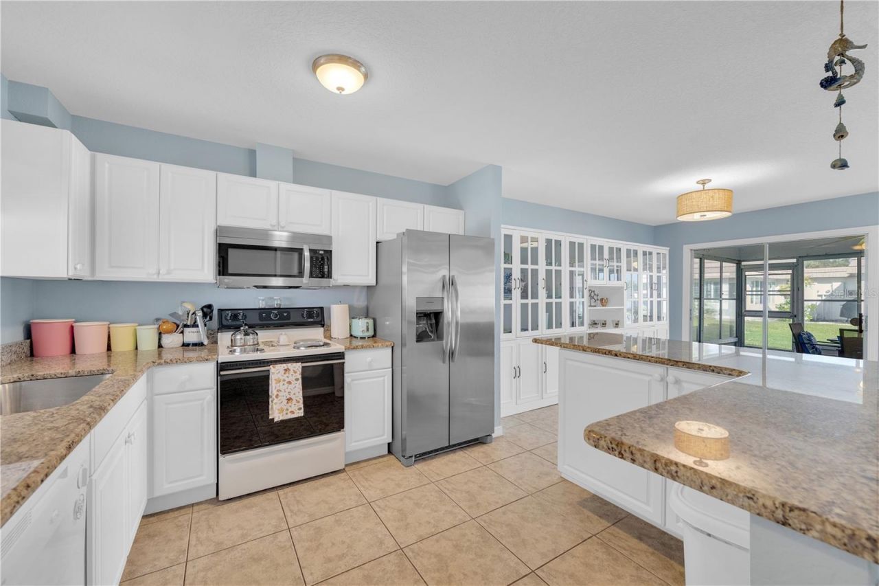 2401 Riverbluff Parkway, Unit V240, Sarasota, FL 34231 Photo