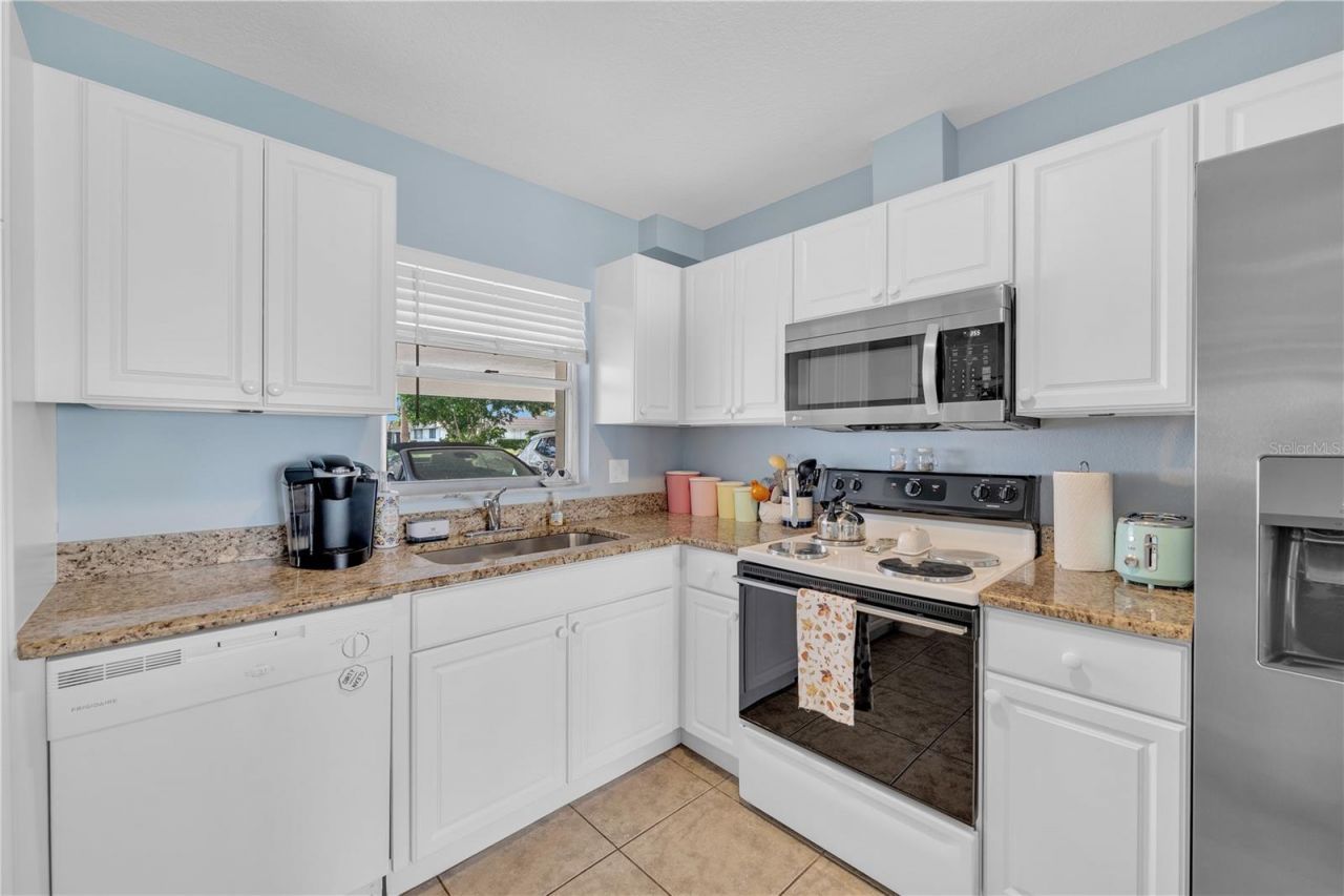 2401 Riverbluff Parkway, Unit V240, Sarasota, FL 34231 Photo