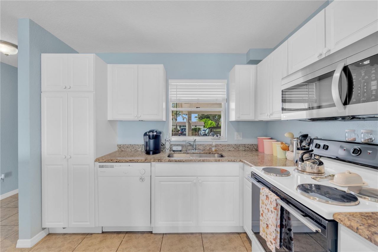 2401 Riverbluff Parkway, Unit V240, Sarasota, FL 34231 Photo