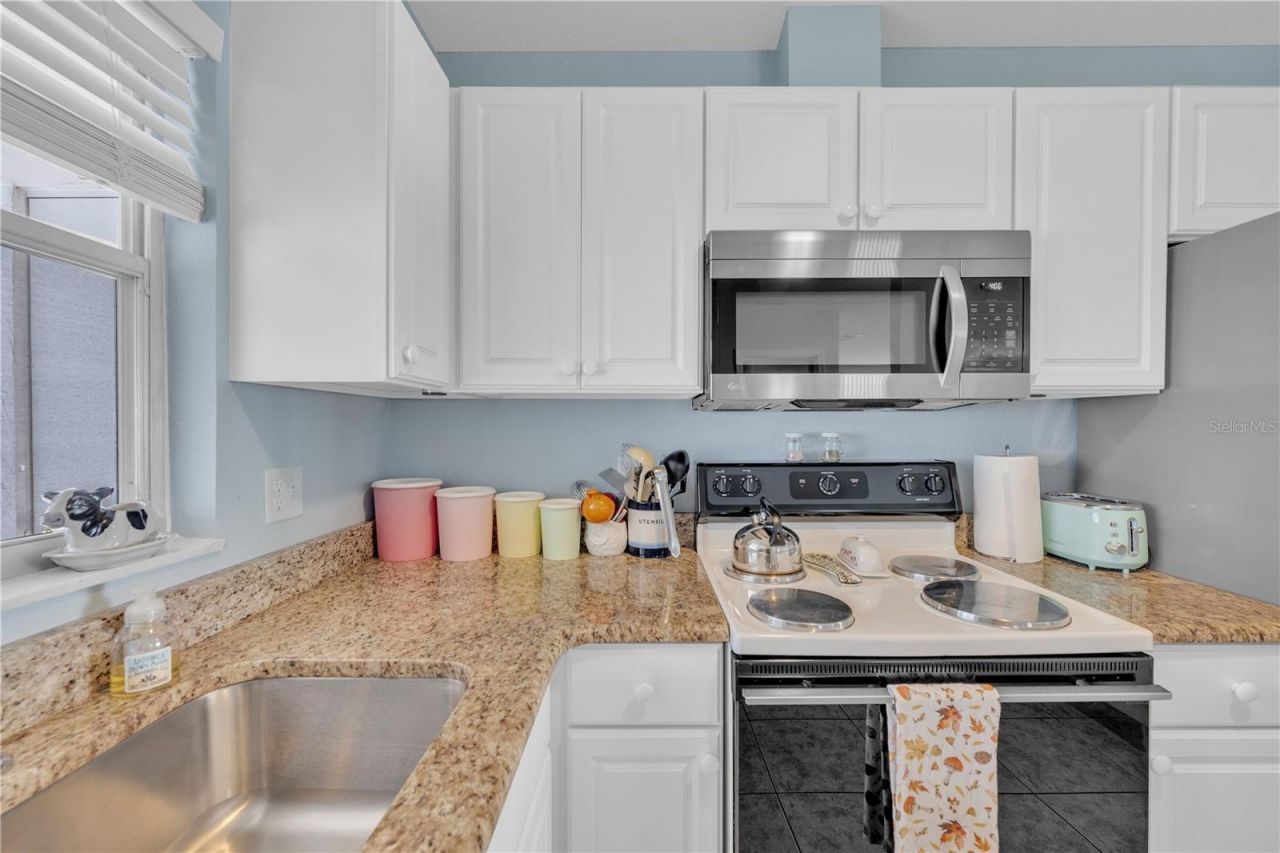 2401 Riverbluff Parkway, Unit V240, Sarasota, FL 34231 Photo