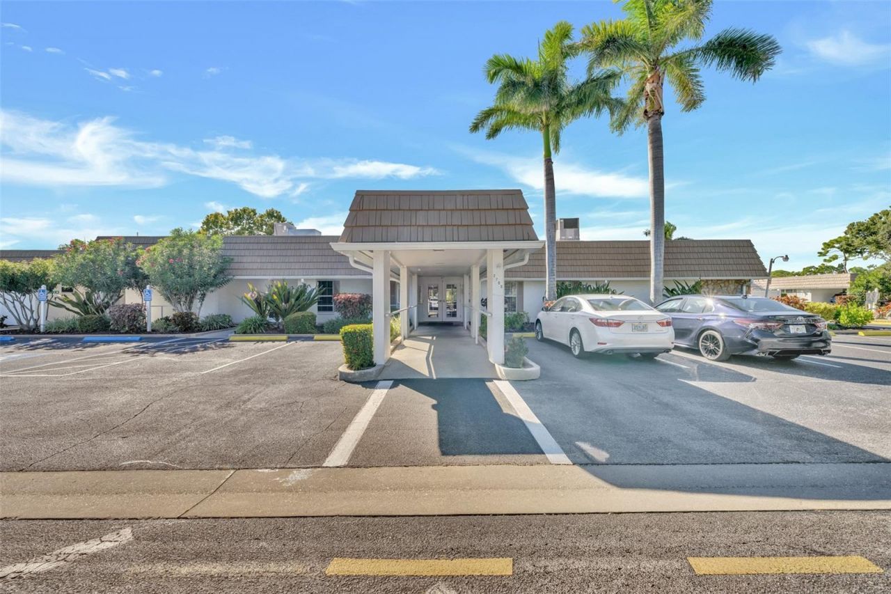 2401 Riverbluff Parkway, Unit V240, Sarasota, FL 34231 Photo