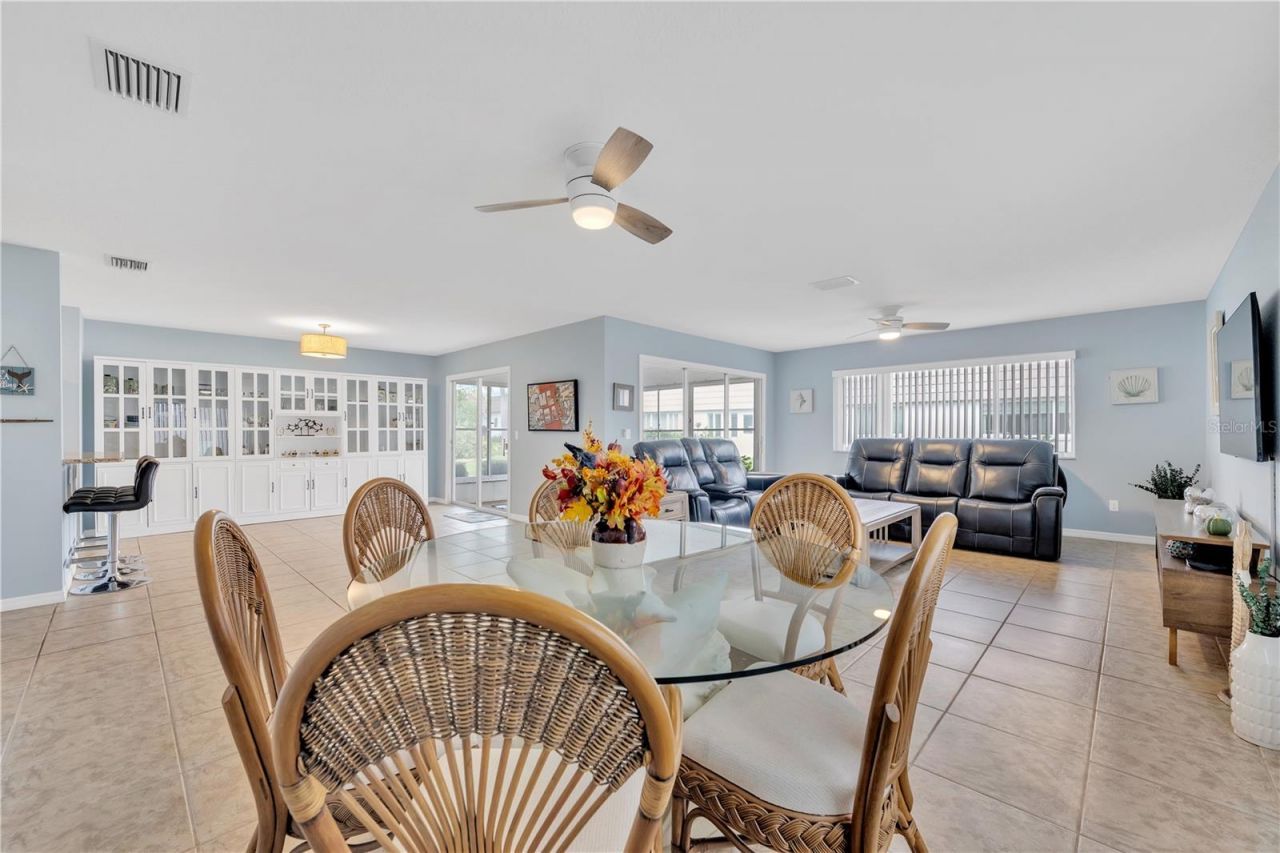 2401 Riverbluff Parkway, Unit V240, Sarasota, FL 34231 Photo