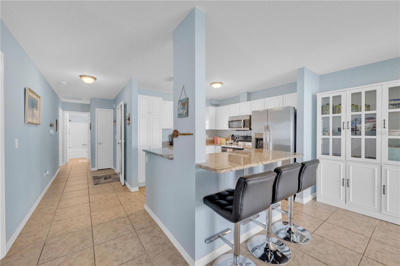 2401 Riverbluff Parkway, Unit V240, Sarasota, FL 34231 Photo